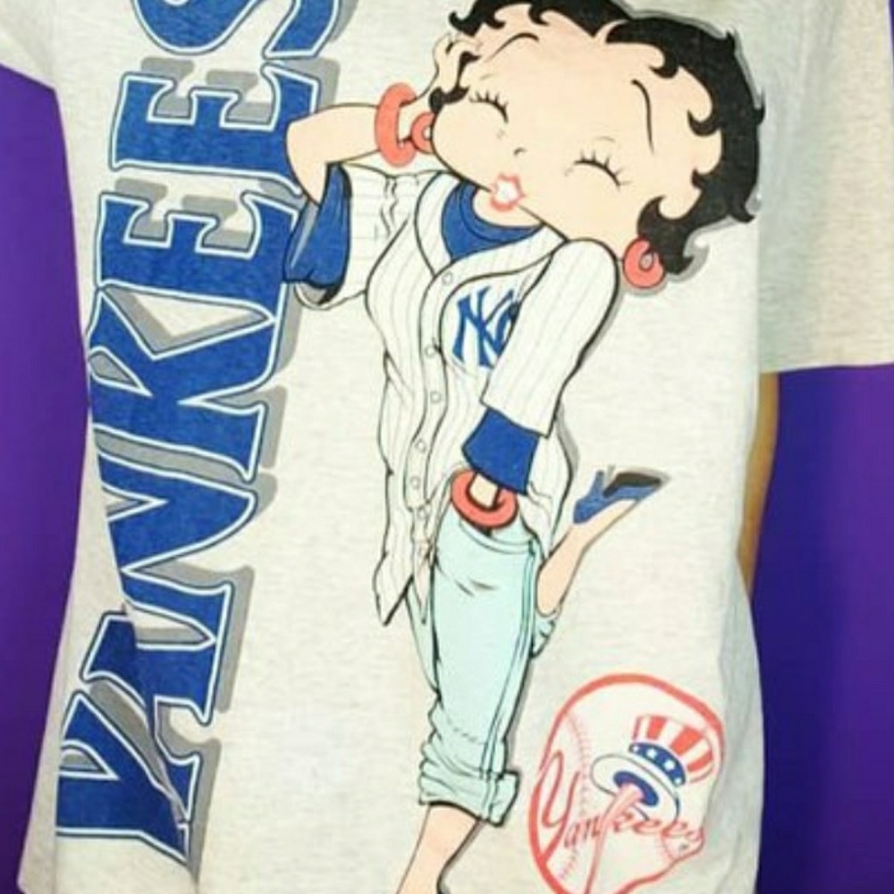 Iso ANY CARTOON YANKEES TEES VINTAGE!